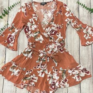 🌸Clearance! 🌸 Floral Rustic Color 3/4 Bell Sleeve Bohemian Romper Size S